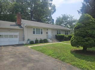 320 Macon Dr, Bridgeport, CT 06606