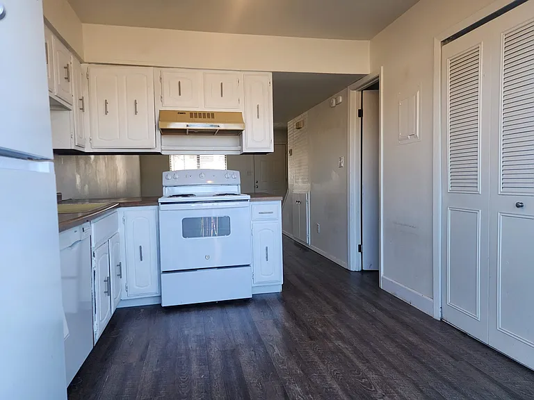 32 Royal Crest Dr #A — Photo 6