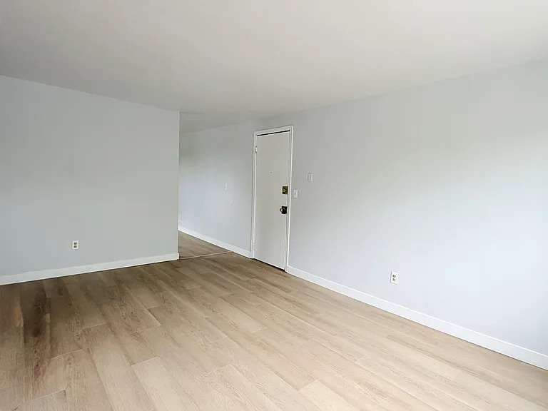751 Windsor Ave #4 — Photo 3