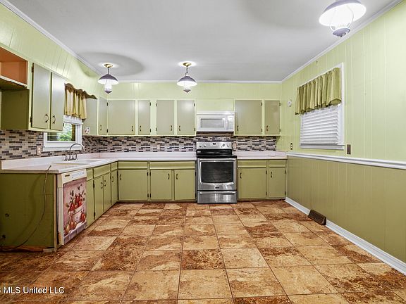5th image of 225 Hillman Rd