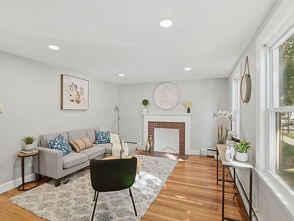 4th image of 72 French St