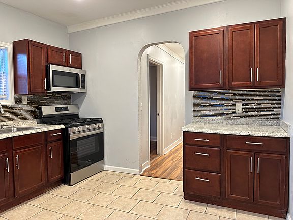 4th image of 366 Gertrude St #1