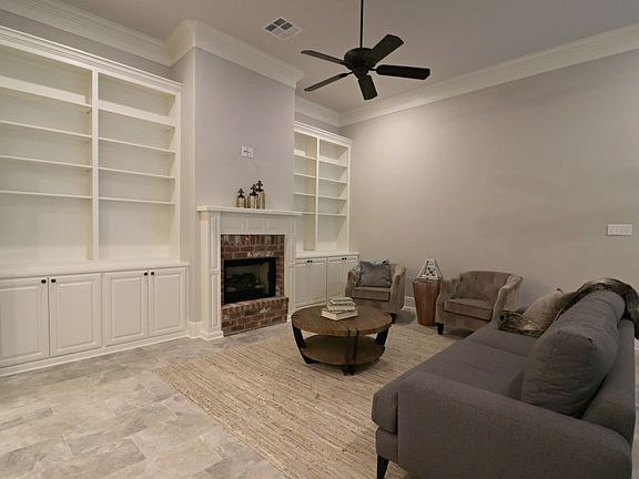 2nd image of 101 Vieux Carre Pl