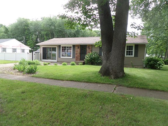3rd image of 2300 Fair Oaks St E