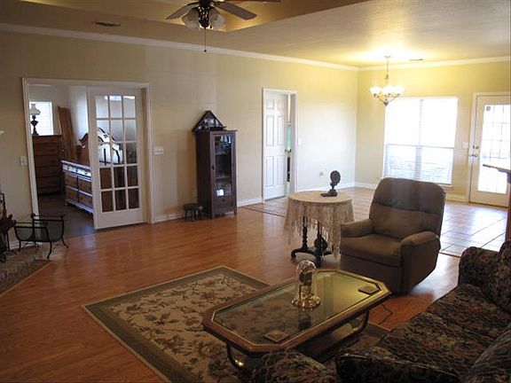 3rd image of 7106 Glenoak Ln