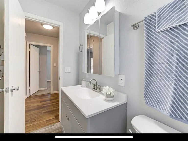 1530 NE 43rd St — Photo 8