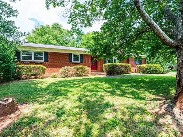 1008 2nd St SE, Conover, NC 28613