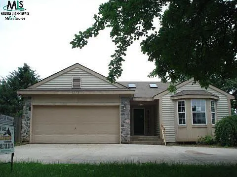 1375 Caprice St photo 1
