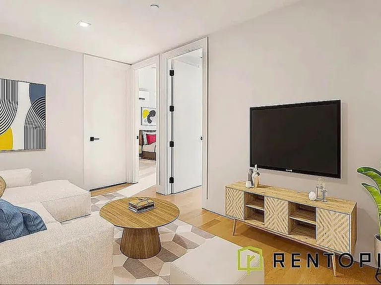 415 Manhattan Ave #204A — Photo 2