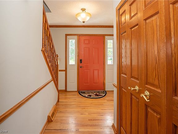 3rd image of 498 Herbert Rd