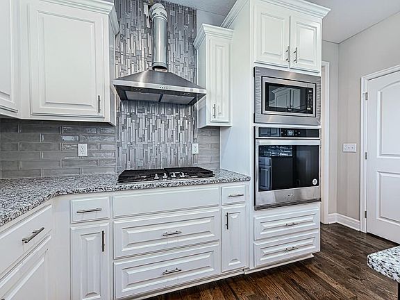 5th image of 15635 Austin Ct