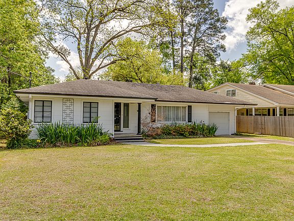 3rd image of 906 Downey Ln