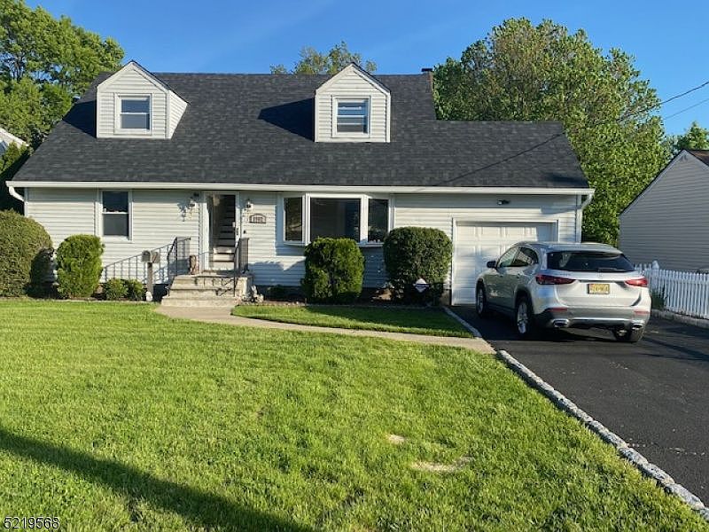 1st image of 39 Van Duren Ave