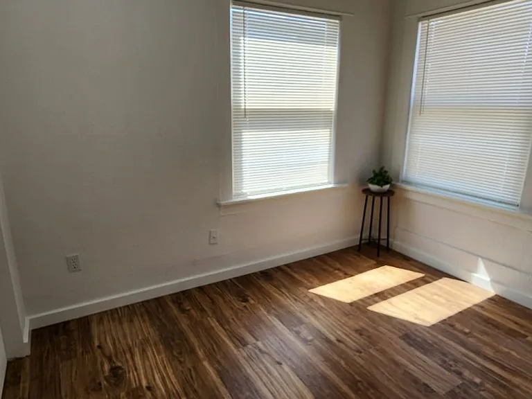 Adams Apartments — Photo 7
