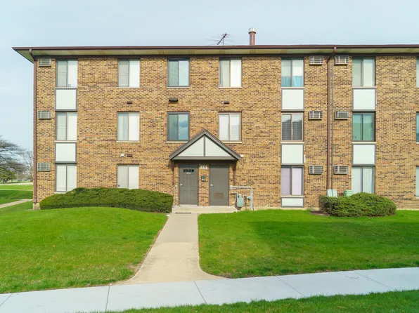 231 Gregory St APT 7, Aurora, IL 60504