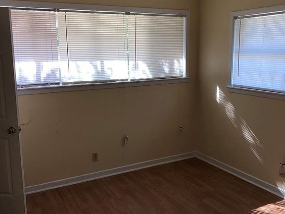 4th image of 4002 Oak Ave #B