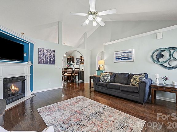 5th image of 737 Golden Bell Dr