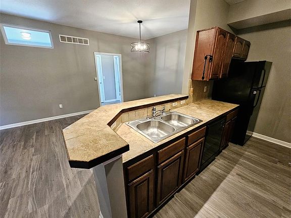 5th image of 1003 N Findley St
