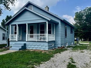 211 6th St, Carmi, IL 62821