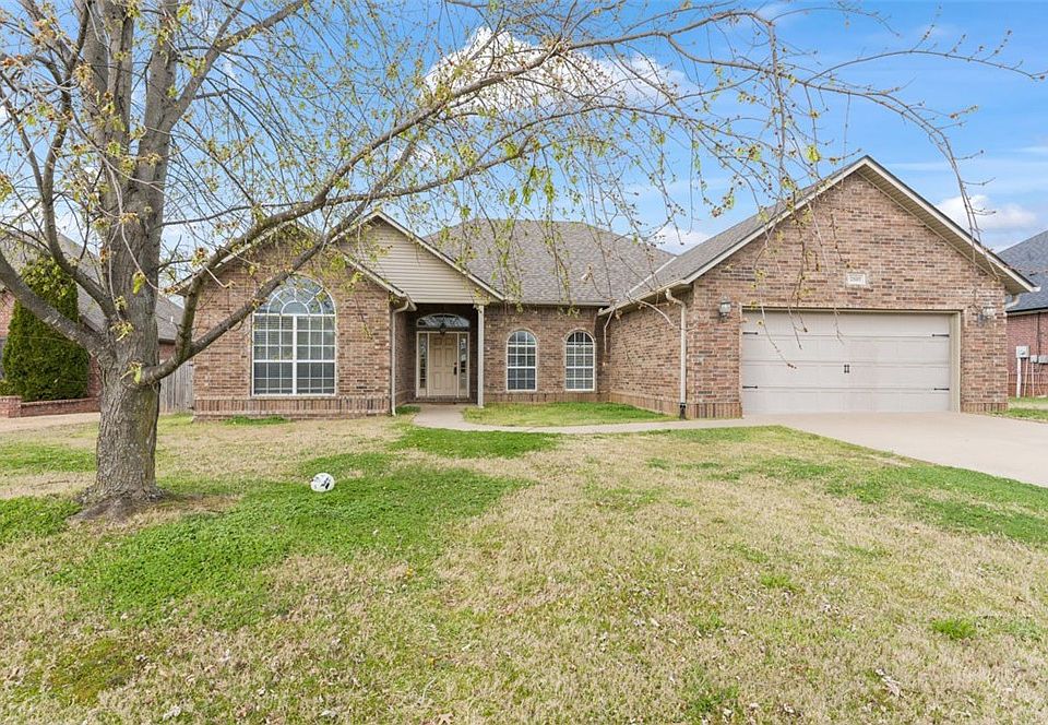 1st image of 2800 SW Aster Way