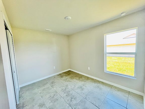5th image of 1013 NE 15th St