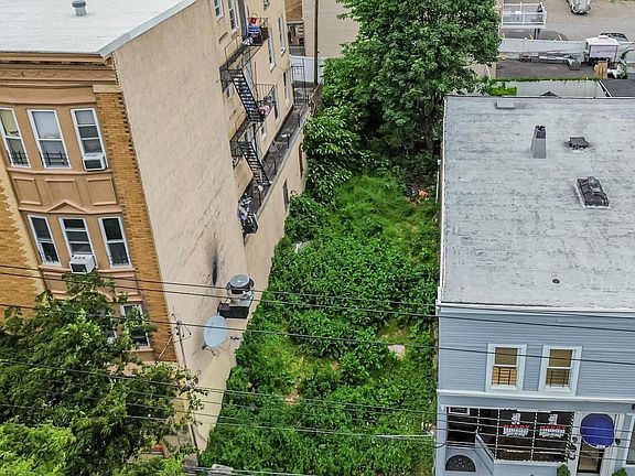 2nd image of 354 Riverdale Avenue