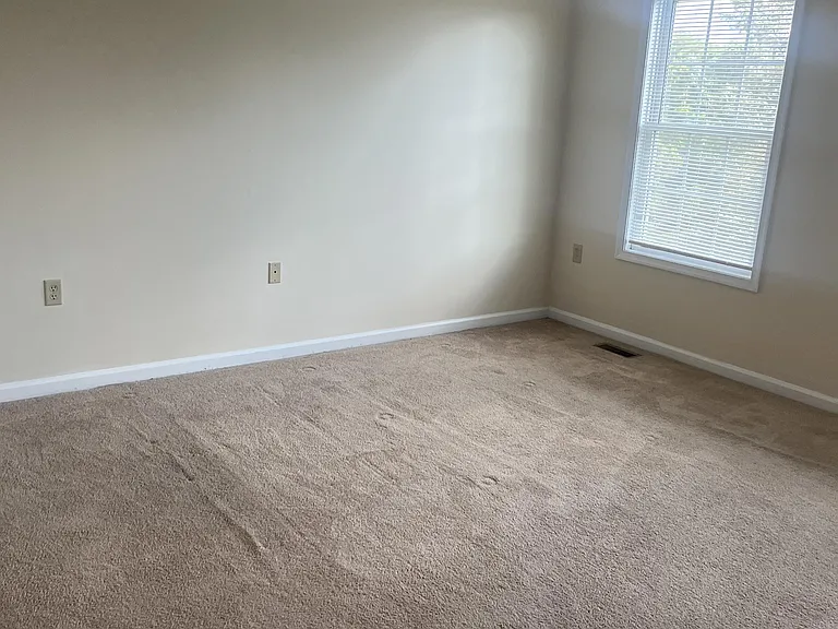 118 Myatt Ct — Photo 9