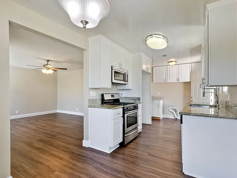 3620 Frenzel Cir — Photo 5