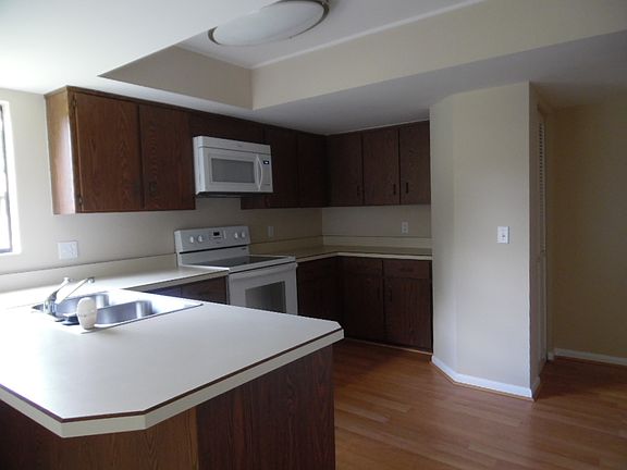 2nd image of 6 Sherbury Ct
