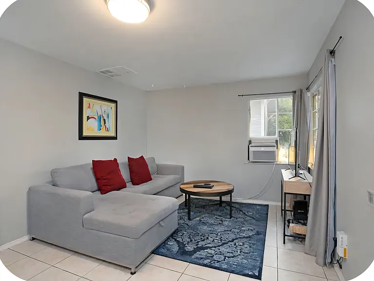 409 W Race Ave — Photo 3