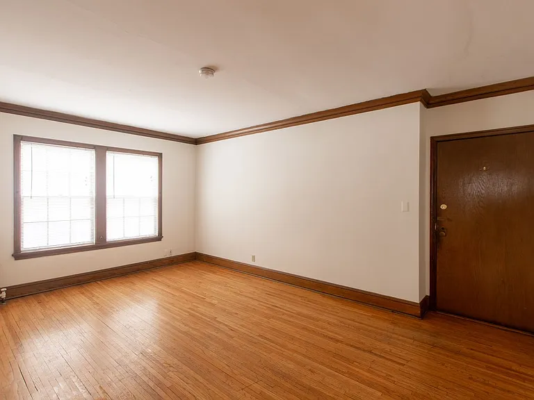 2434 Dupont Ave S — Photo 6