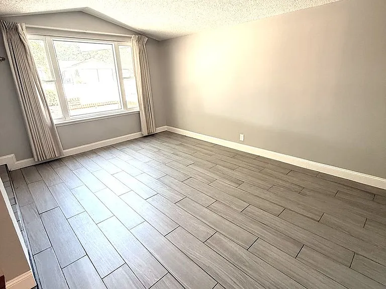 6028 Downey St NE — Photo 12