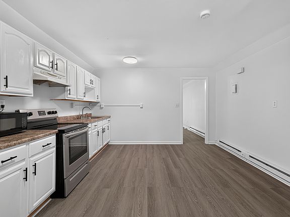 3rd image of 854 S 15th St APT 3