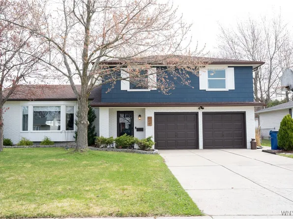 125 Foxpoint Dr W, Buffalo, NY 14221