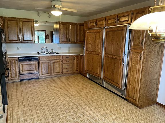 4th image of 877 Lakeview Dr
