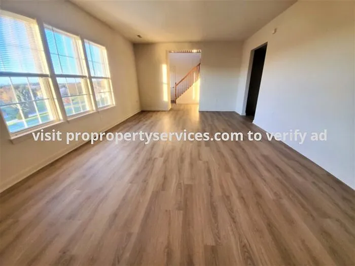 3 bed, 3.0 bath, 2250 sqft, $2,300 — Photo 3