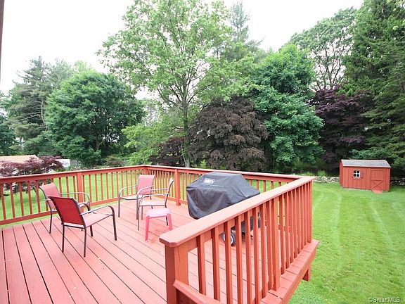 4th image of 38 Barmore Dr W