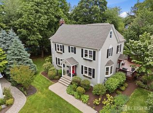 4 Honey Ct, Metuchen, NJ 08840