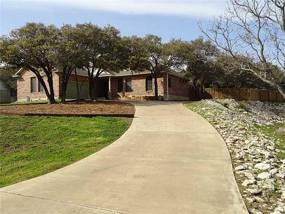 2nd image of 903 Oakwood Dr