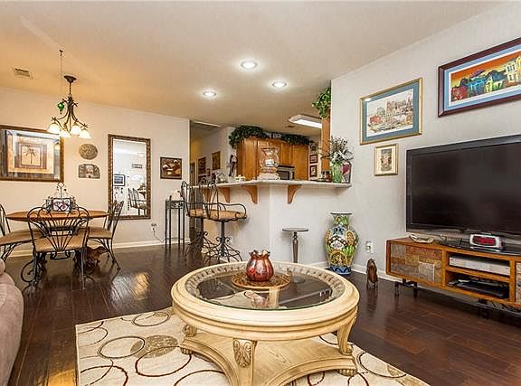 2nd image of 296 Fountains Park Blvd
