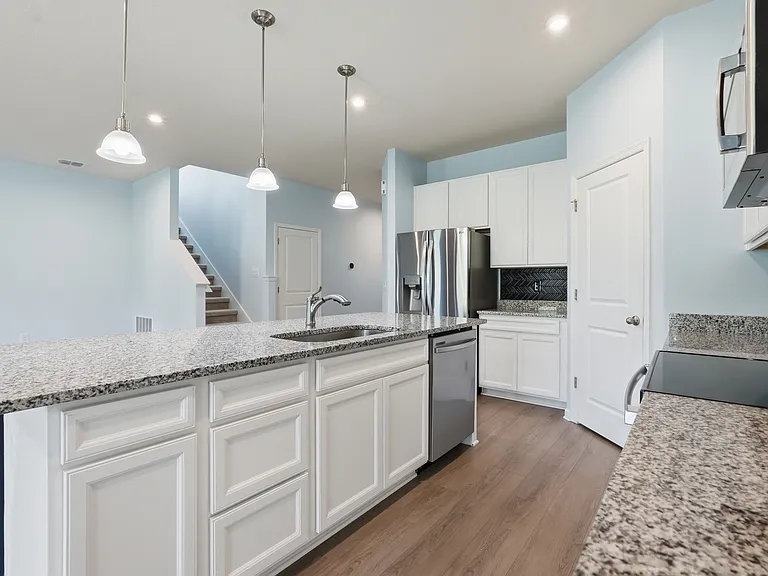 1210 Whispering Ln — Photo 5