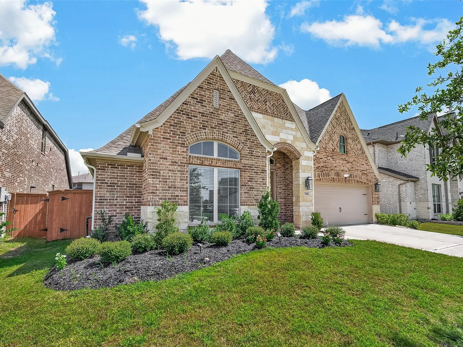 4 bed, 3.5 bath, 2873 sqft, $3,250 — Photo 2