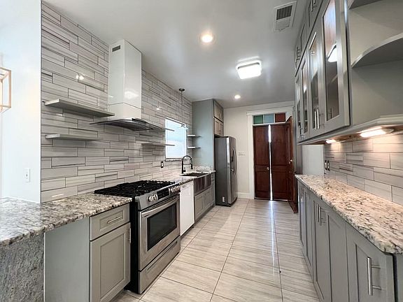 4th image of 3925 N Robertson St