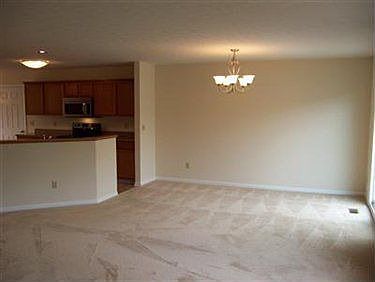 4th image of 16702 Foxhall Ln