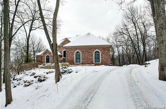 2nd image of 5086 Hilltop Estates Dr