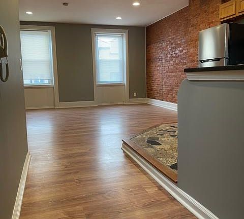 3rd image of 921 N 15th St #3