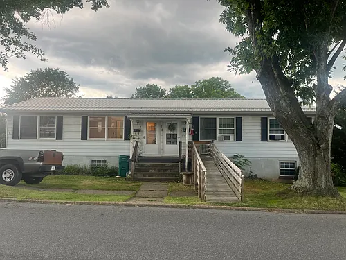 130 S 2nd St #A Photo 1