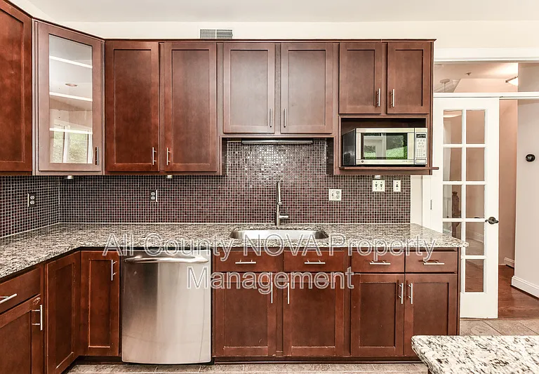 6006 Kelsey Ct — Photo 10