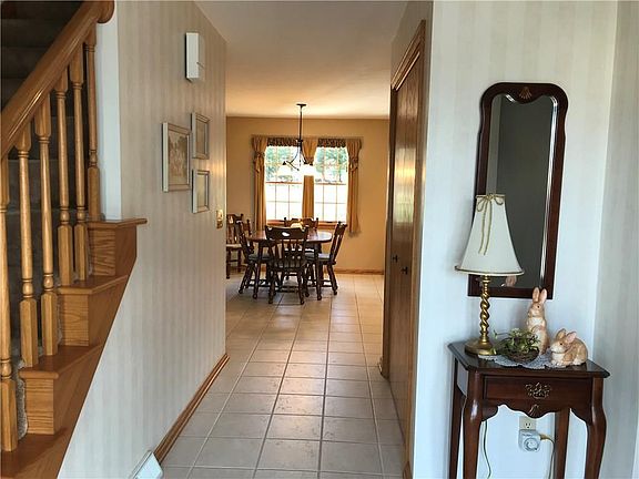 3rd image of 4609 Basswood Dr