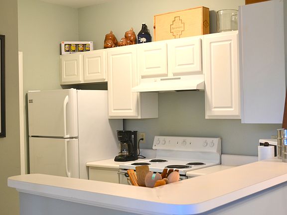 3rd image of 1600 Long Grove Dr Unit 1327